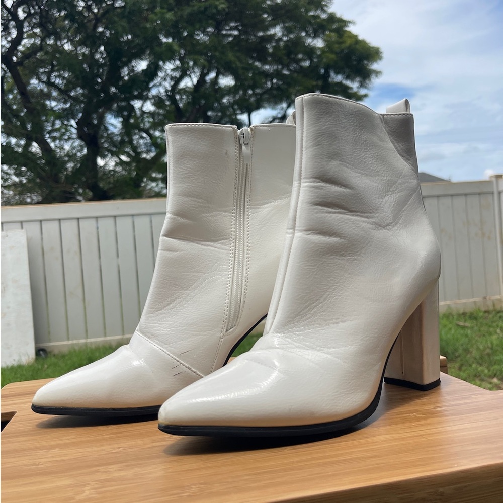 White Women's Pointed-Toe Leather Ankle Boots